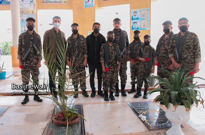 تجدید میثاق مسئولان شهرستان دشتستان با شهدا در اولین روز ایام دهه فجر تجدید میثاق مسئولان شهرستان دشتستان با شهدا در اولین روز ایام دهه فجر