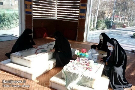 غباروبی و عطرافشانی مزار شهدای گمنام