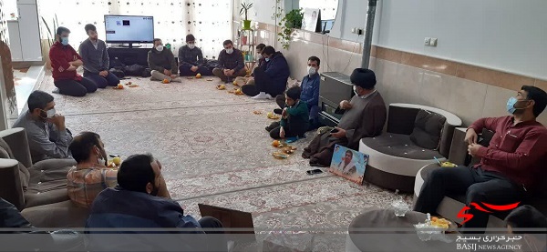 اعضای گردان دوم امام حسین (ع) لشکر ۱۷ با خانواده شهید سراجی دیدار کردند