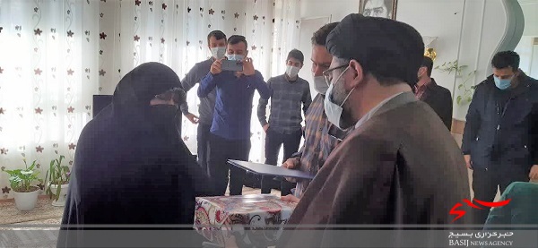 اعضای گردان دوم امام حسین (ع) لشکر ۱۷ با خانواده شهید سراجی دیدار کردند