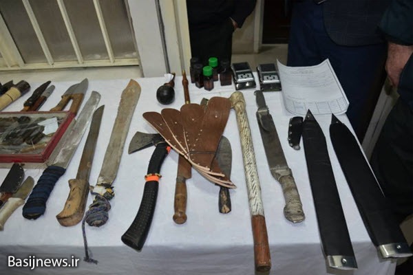 دستگیری ۱۰ نفر از مخلان نظم و امنیت و کشف ۴۶۰ قبضه سلاح سرد در ملایر