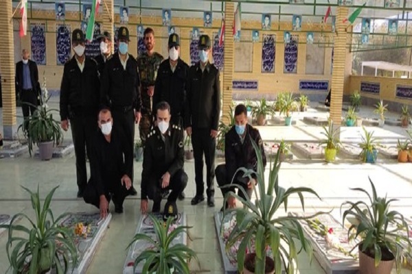 آیین غبار روبی و عطر افشانی گلزار شهداء خشت برگزار شد