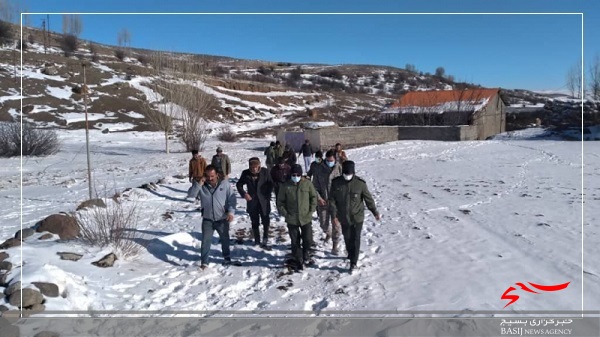 بازدید فرمانده سپاه حضرت عباس (ع) استان اردبیل از روستاهای محصور در برف شهرستان نیر