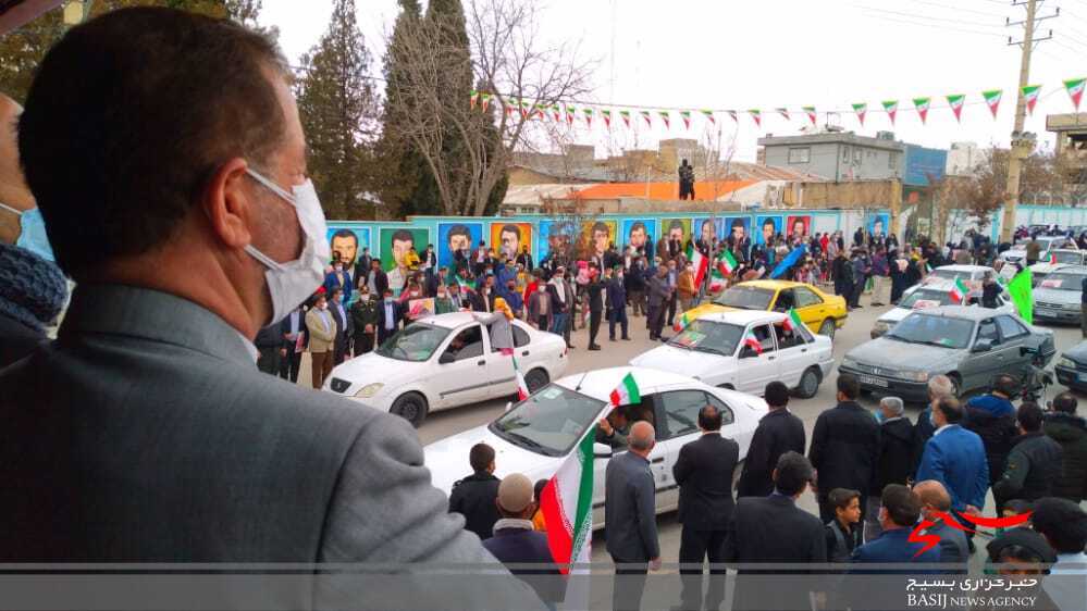 ۲۲ بهمن تماشایی در کهگیلویه و بویراحمد/ شکوه افتخار با رژه موتوری و خودرویی به نمایش گذاشته شد