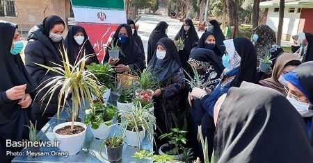 کاشت نهال به نیابت از شهدای انقلاب، دفاع مقدس و دو شهید گمنام در پارک حضرت ولیعصر (عج)