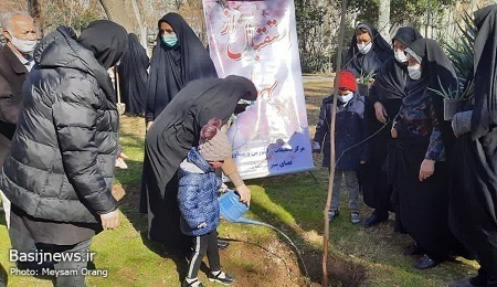 کاشت نهال به نیابت از شهدای انقلاب، دفاع مقدس و دو شهید گمنام در پارک حضرت ولیعصر (عج)