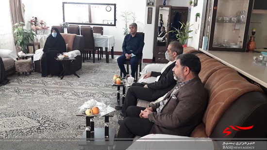 دیدار اعضای کانون بسیج فرهنگیان شهید بیطرفان قم با خانواده معلم شهید «صراف زاده» دیدار اعضای کانون بسیج فرهنگیان شهید بیطرفان قم با خانواده معلم شهید «صراف زاده»
