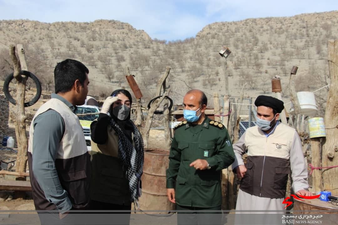 خدمات رسانی جهادی بسیج جامعه کشاورزی سپاه فتح در مناطق دور افتاده /۲۰۰۰ راَس دام در روستای نده واکسینه شدند