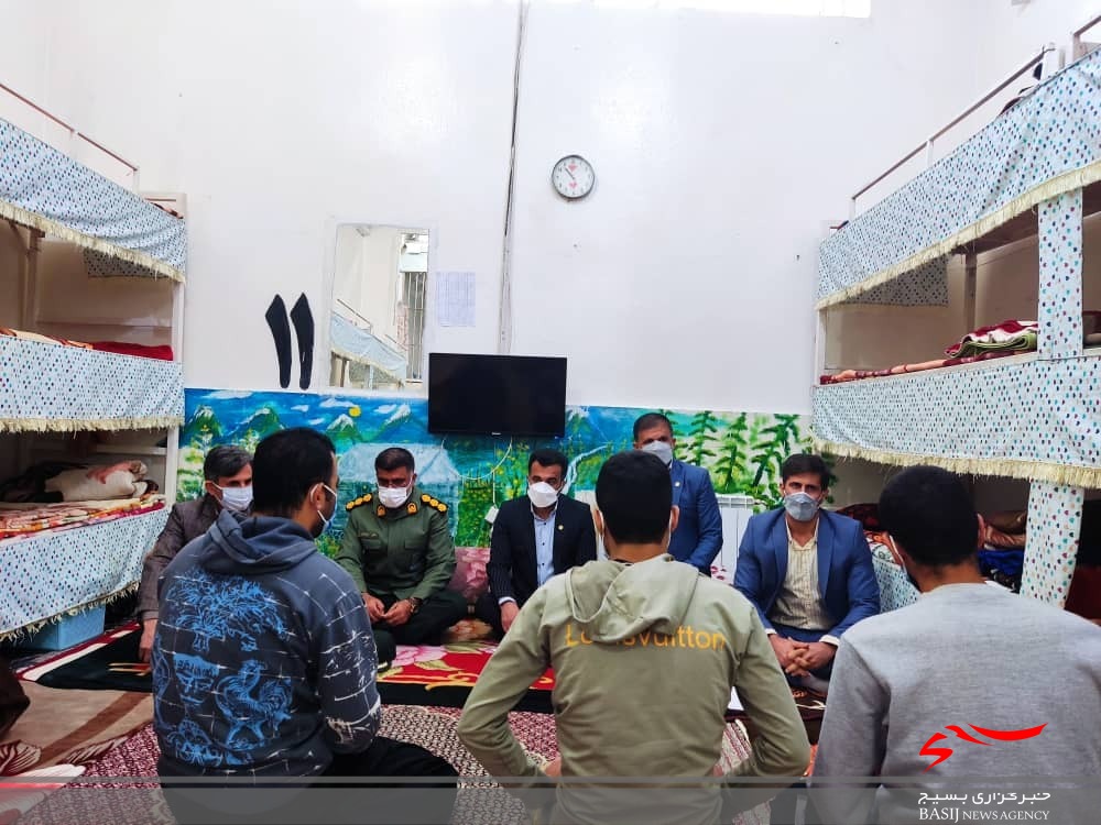 مشاوره حقوقی توسط گروه جهادی سازمان بسیج حقوقدانان کهگیلویه وبویراحمد به مددجویان در زندان مرکزی یاسوج
