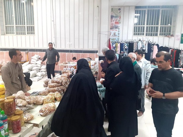 برپایی نمایشگاه اقتصاد مقاومتی توسط رزمندگان و بسیجیان  گردان ۱۱۷امام حسین علیه السلام درشهرستان آران وبیدگل