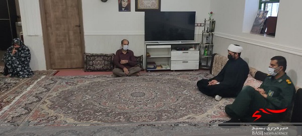 دیدار با خانواده معلم شهید خضر نامور در هفته عقیدتی سیاسی