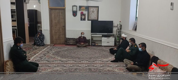 دیدار با خانواده معلم شهید خضر نامور در هفته عقیدتی سیاسی