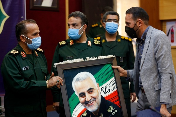 راهاندازی ۱۳۰ کارگاه اقتصاد مقاومتی در استان فارس و رونمایی از قطبهای اقتصاد مقاومتی فارس راهاندازی ۱۳۰ کارگاه اقتصاد مقاومتی در استان فارس و رونمایی از قطبهای اقتصاد مقاومتی فارس