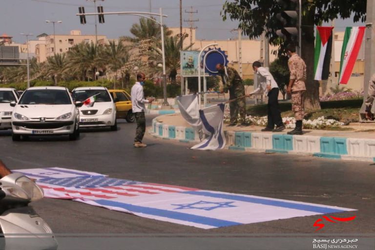 آتش زدن پرچم آمریکا و اسرائیل در بوشهر به مناسبت روز جهانی قدس