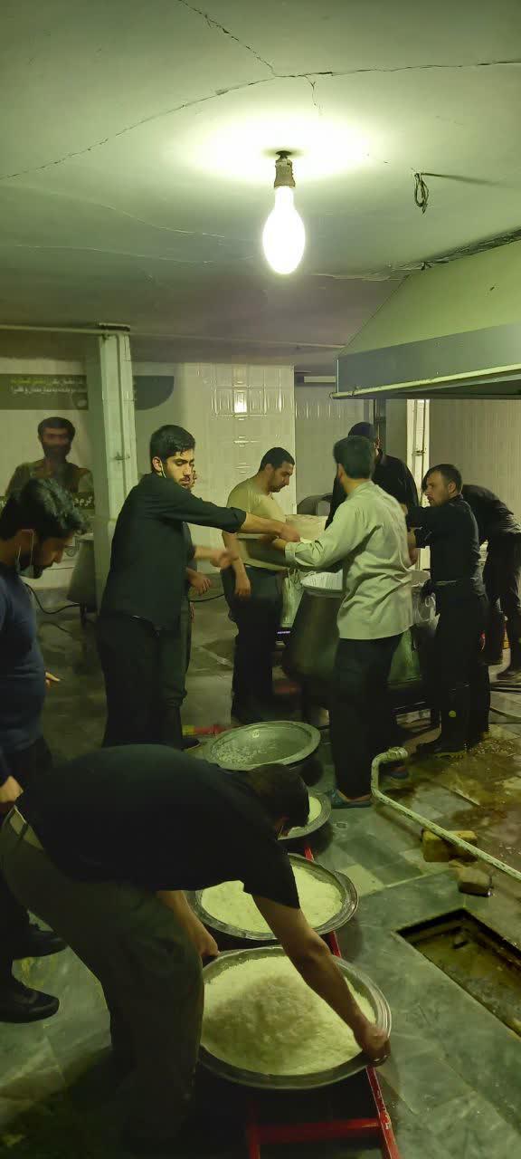 پخت و توزیع 5000پرس غذای گرم در بین نیازمندان زنجانی به همت گروه جهادی شهید شاطری