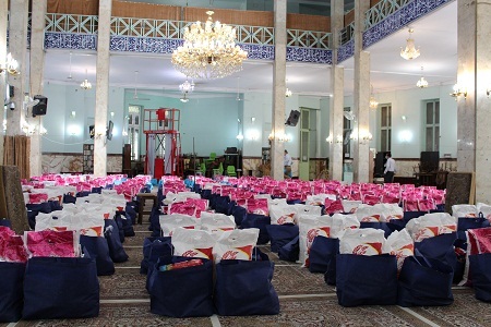 تهیه و توزیع 800 بسته کمک معیشتی در روز عید فطر