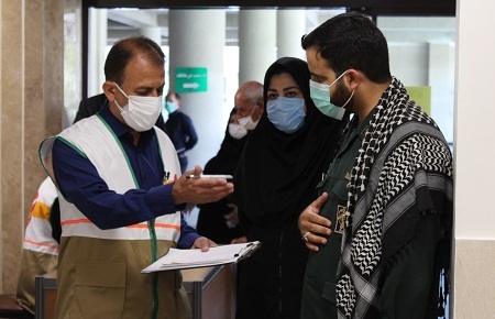واکسیناسیون خودرویی کرونا در گلزار شهدای وردآورد انجام شد