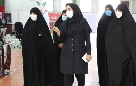 واکسیناسیون خودرویی کرونا در گلزار شهدای وردآورد انجام شد
