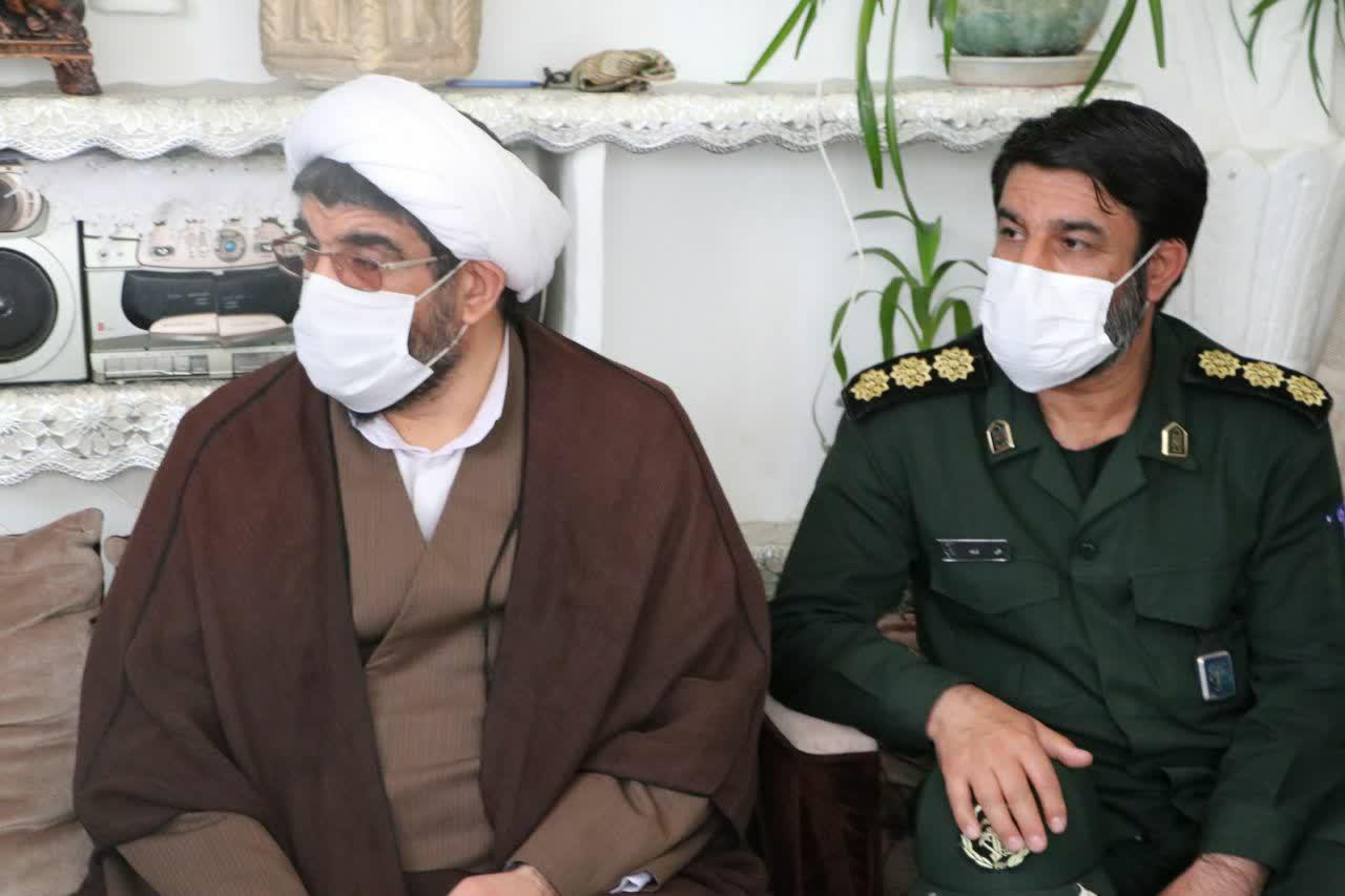 دیدار جمعی از مسئولین سپاه انصارالمهدی(عج)استان زنجان از خانواده های آسیب دیده از کرونا+تصاویر