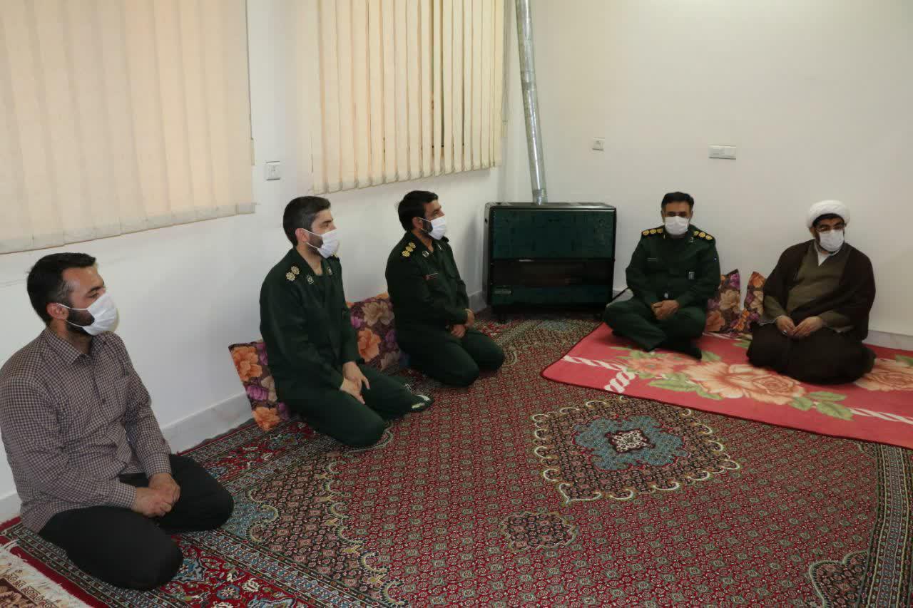 دیدار جمعی از مسئولین سپاه انصارالمهدی(عج)استان زنجان از خانواده های آسیب دیده از کرونا+تصاویر