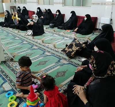 نصب پوستر و توزیع ماسک با بروشورهای انتخاباتی
