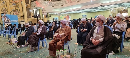 حضور حداکثری در انتخابات پیش رو وظیفه شرعی است و القای روحیه ناامیدی، مصداق کامل جریان نفوذ است.
