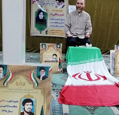 نصب پوستر و توزیع ماسک با بروشورهای انتخاباتی