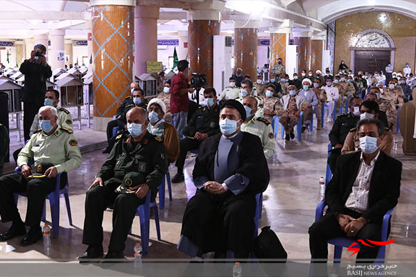 عطرافشانی گلزار شهدای بوشهر به مناسبت سال روز آزادسازی خرمشهر