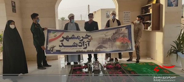 غبار روبی گلزار شهدای گمنام شهر دلوار در سالروز آزاد سازی خرمشهر