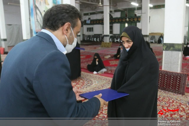 رمز موفقیت در جنگ با فقر اقتصادی وجود رهبرانی اجتماعی و از دل مردم است رمز موفقیت در جنگ با فقر اقتصادی وجود رهبرانی اجتماعی و از دل مردم است