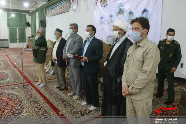 رمز موفقیت در جنگ با فقر اقتصادی وجود رهبرانی اجتماعی و از دل مردم است رمز موفقیت در جنگ با فقر اقتصادی وجود رهبرانی اجتماعی و از دل مردم است