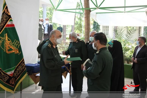 اعطای درجه سرتیپی و نشان رشادت به سردار شهید «رمضانعلی صحرایی»