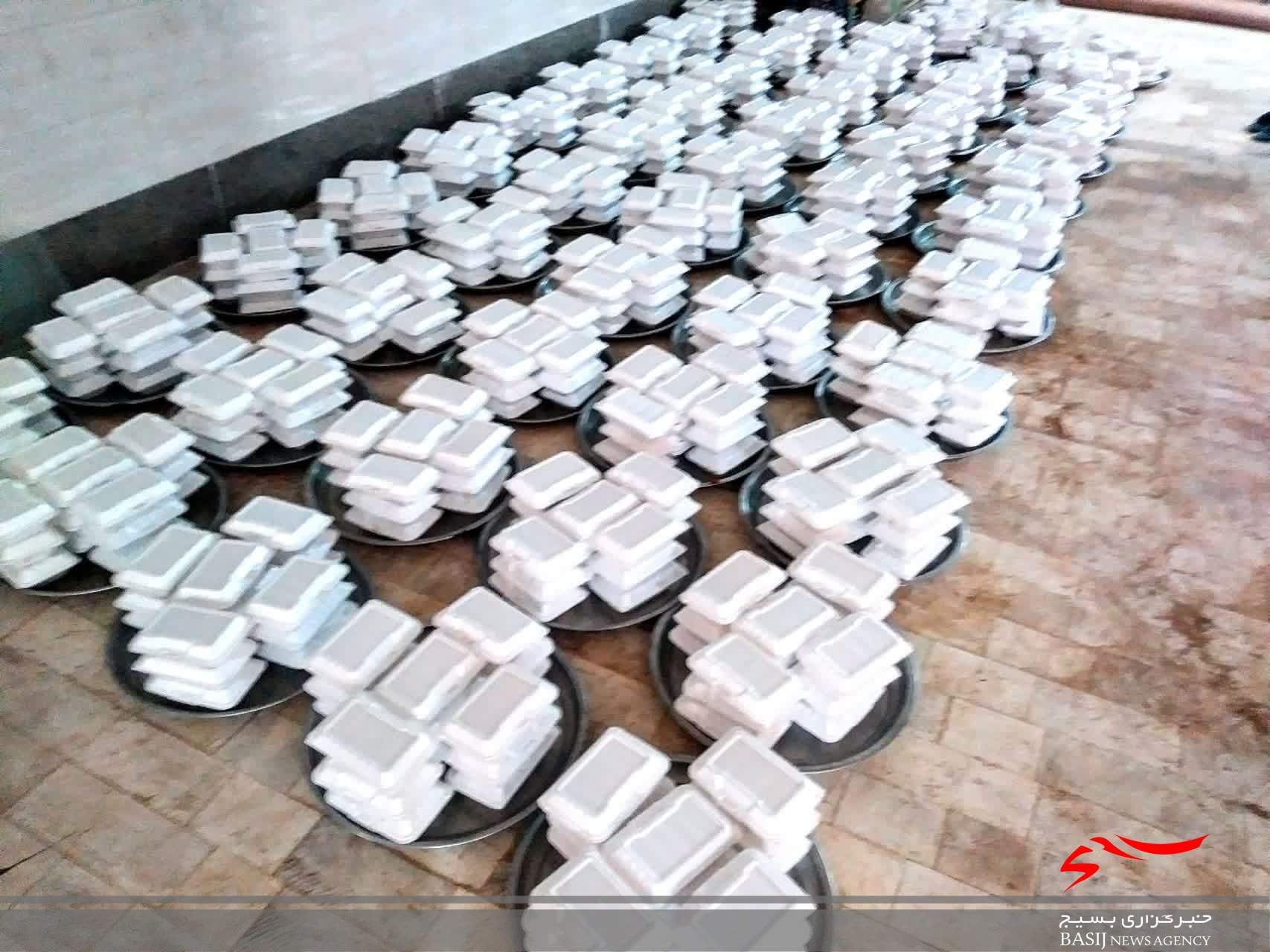 توزیع دوهزار بسته غذای گرم از سوی قرارگاه جهادی شهید نامجو