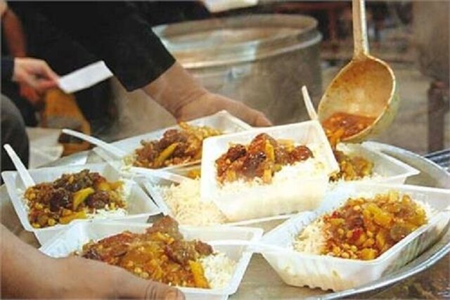 تهیه وتوزیع 1000پرس غذای گرم در بین نیازمندان شهرستان سلطانیه