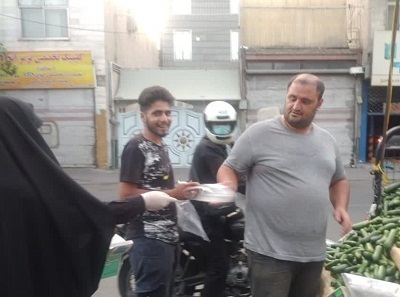 توزیع ماسک و بروشور در بین اهالی ناحیه مالک اشتر