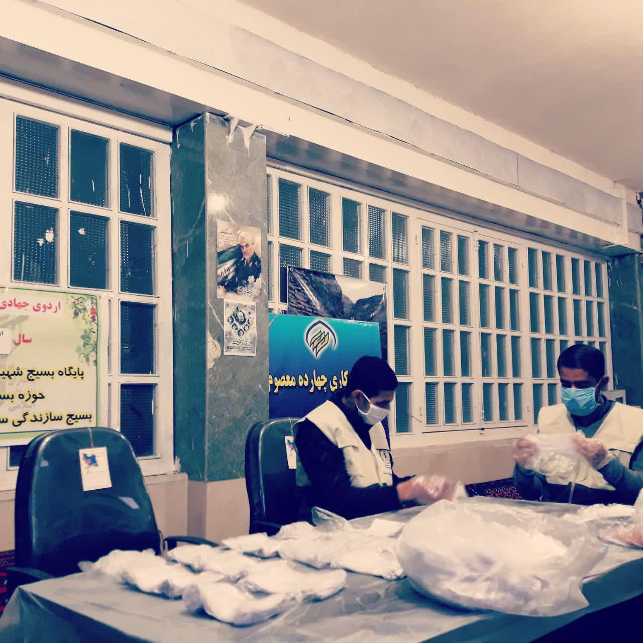 تهیه و توزیع ۷۰۰ پرس غذا و ۴۵۰۰ ماسک بین نیازمندان در روستای ابرسج شاهرود