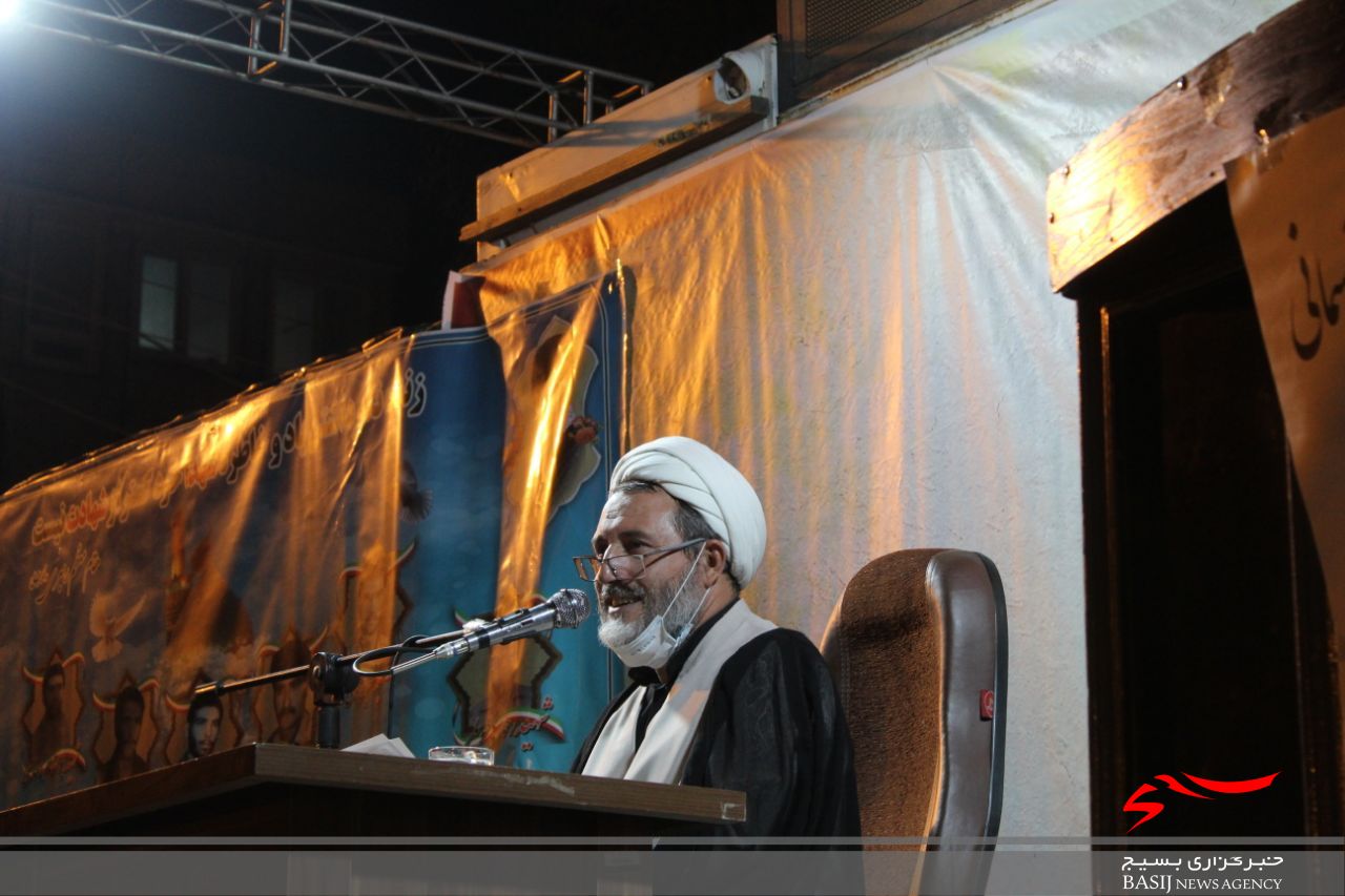 برگزاری مراسم «لاله های آسمانی» یادواره شهدای محله سواران قم برگزاری مراسم «لاله های آسمانی» یادواره شهدای محله سواران قم