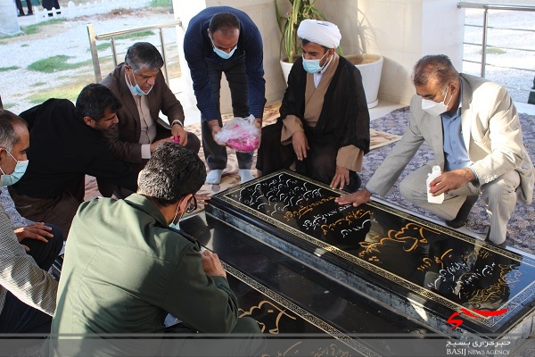 غبار روبی گلزار شهدا گمنام  شهر دلوار