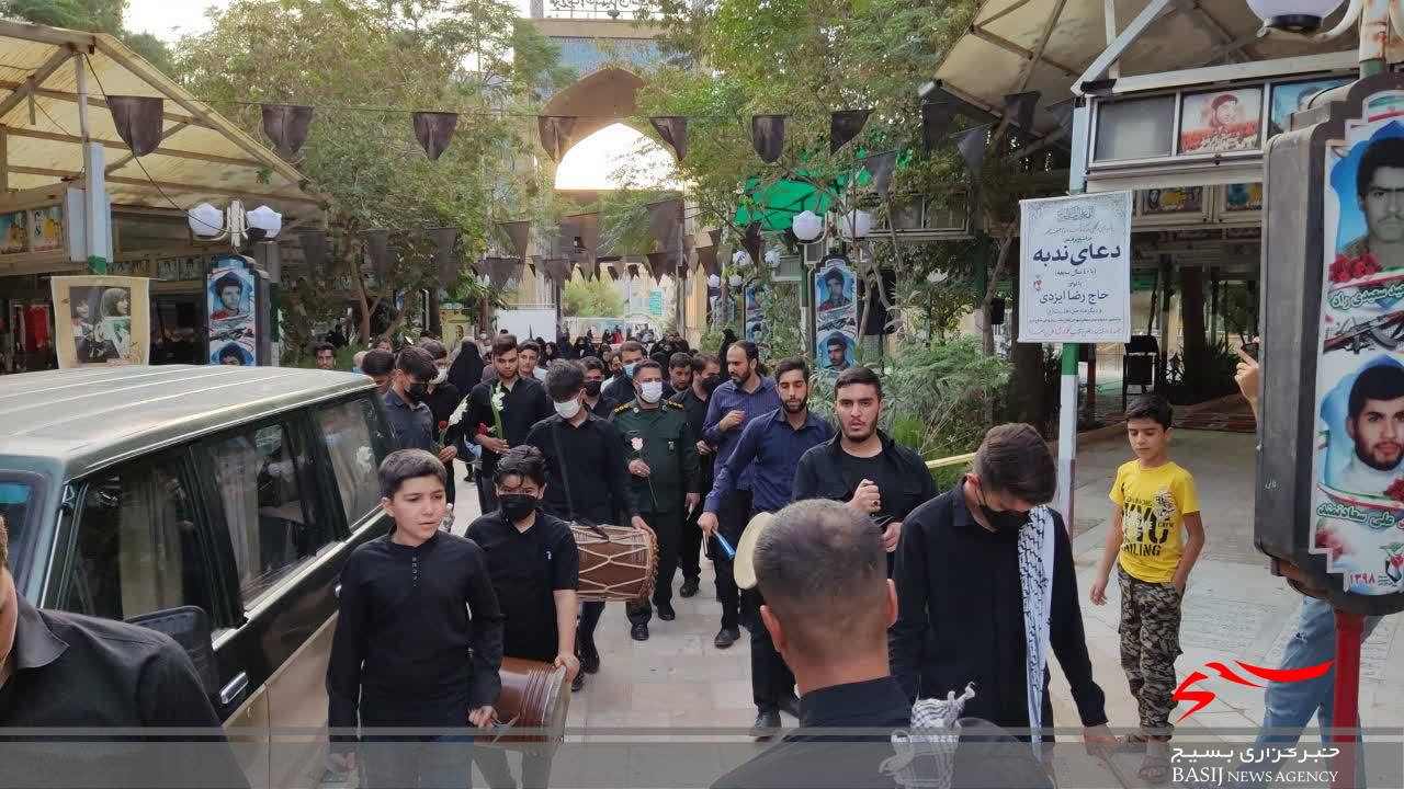 غبارروبی مزار شهدای علی&zwnj;بن&zwnj;جعفر توسط بسیجیان پایگاه شهید ترابی