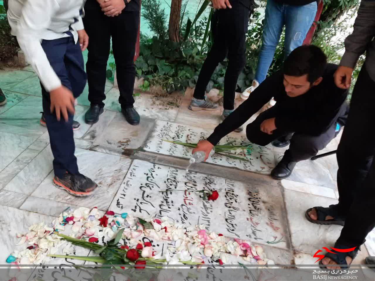غبارروبی مزار شهدای علی&zwnj;بن&zwnj;جعفر توسط بسیجیان پایگاه شهید ترابی