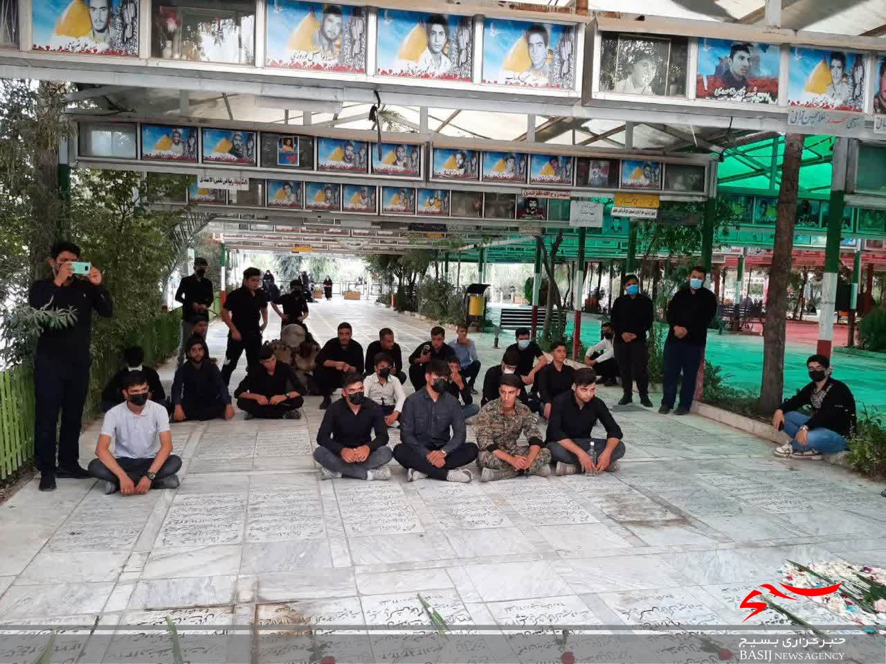 غبارروبی مزار شهدای علی&zwnj;بن&zwnj;جعفر توسط بسیجیان پایگاه شهید ترابی