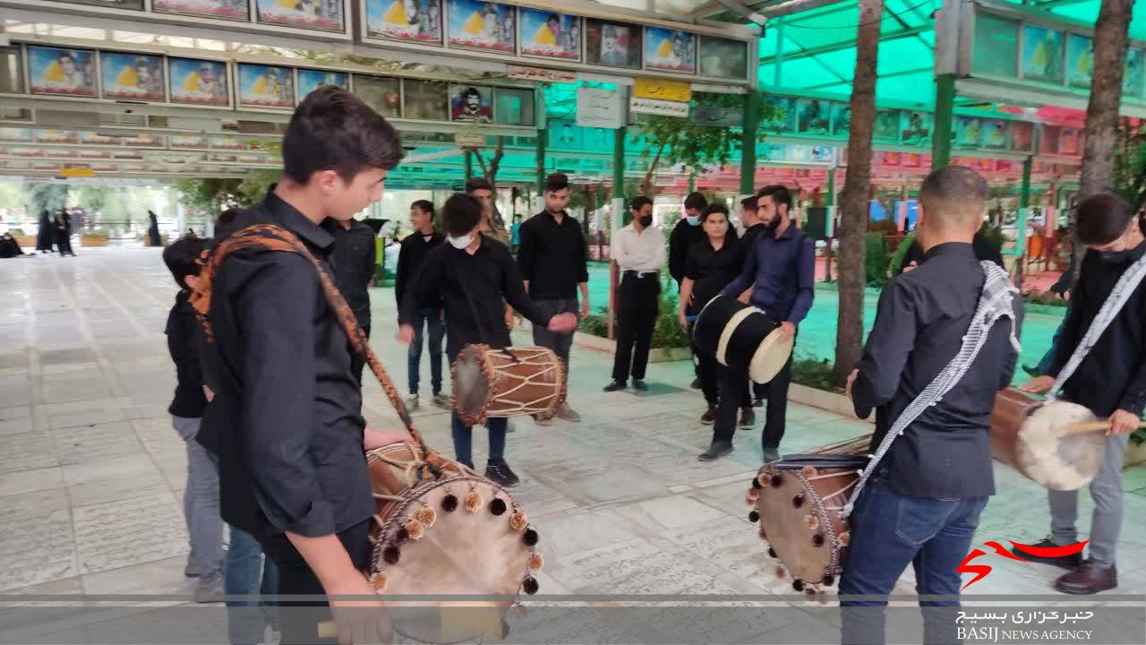 غبارروبی مزار شهدای علی&zwnj;بن&zwnj;جعفر توسط بسیجیان پایگاه شهید ترابی