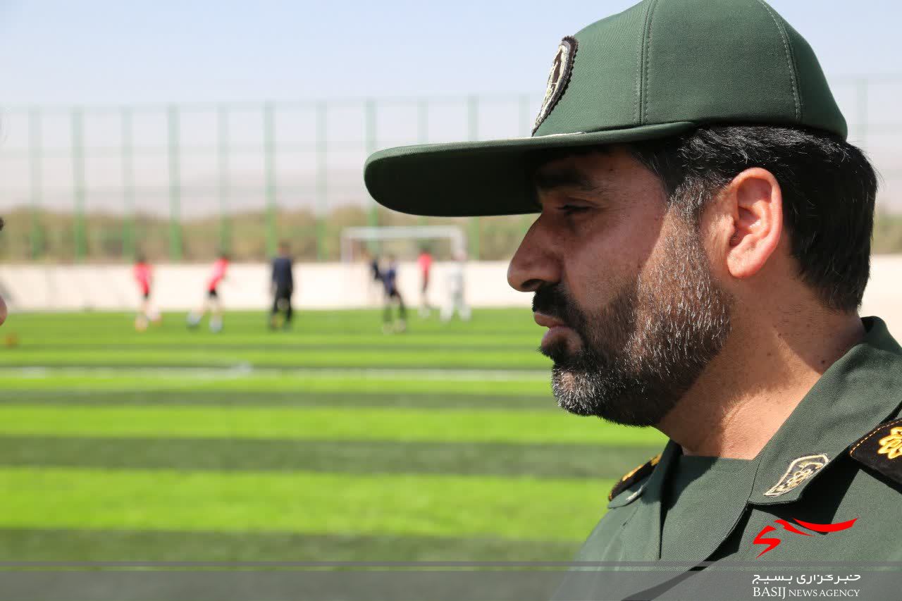 بهره برداری از زمین چمن روستای علی آباد انقلاب با حضور استاندار قم بهره برداری از زمین چمن روستای علی آباد انقلاب با حضور استاندار قم