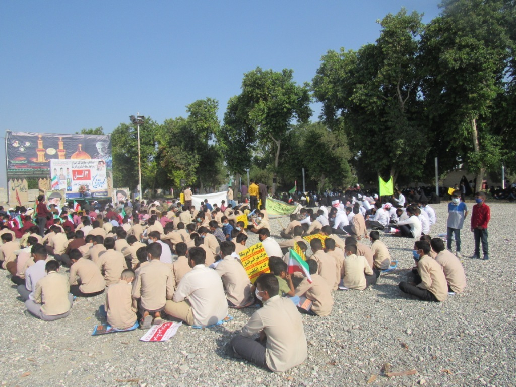 حضور پرشور مردم و دانش آموزان شهرستان فاریاب در مراسم یوم الله 13 آبان