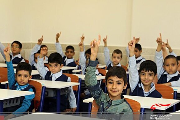 آموزش صرفا مجازی مدارس تخلف است