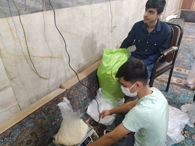تهیه و توزیع کمک های مومنانه در روز میلاد پیامبر اکرم (ص)