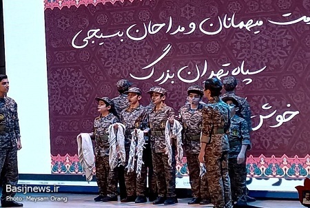 آیین تجلیل از مداحان بسیجی و خانواده‌های شهدا برگزار شد