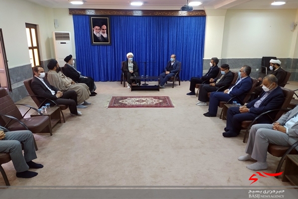 دانشگاه آزاد از ظرفیت استان بوشهر برای شهرک داروسازی دریایی استفاده کند