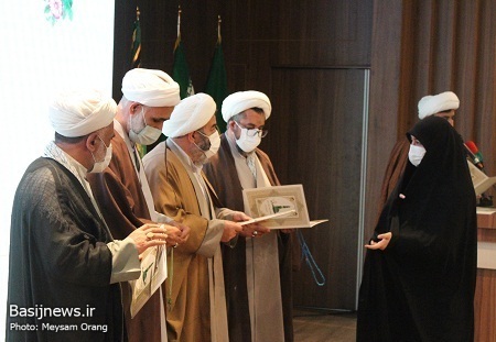 آئین تجلیل از فعالان عرصه خدمت به شهدای روحانی کشور در همایش طلایه داران ظهور