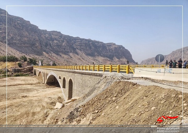 بهره برداری از پل ارتباطی دو روستای شهرستان پارس آباد